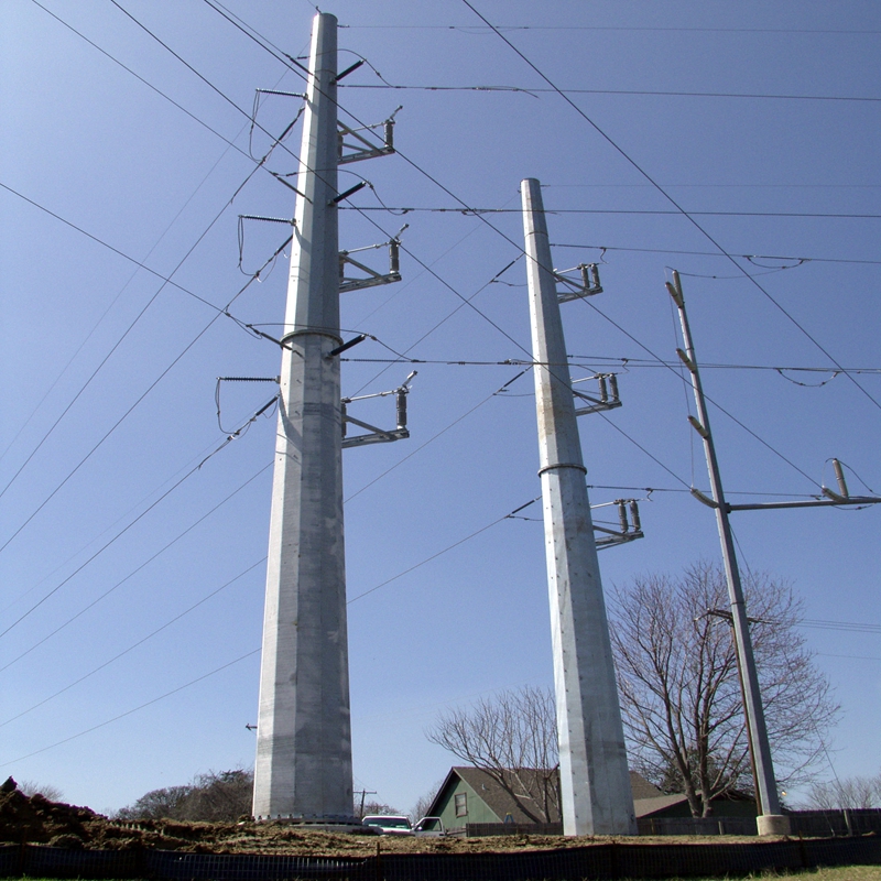 Tour de ligne de transmission d'énergie électrique