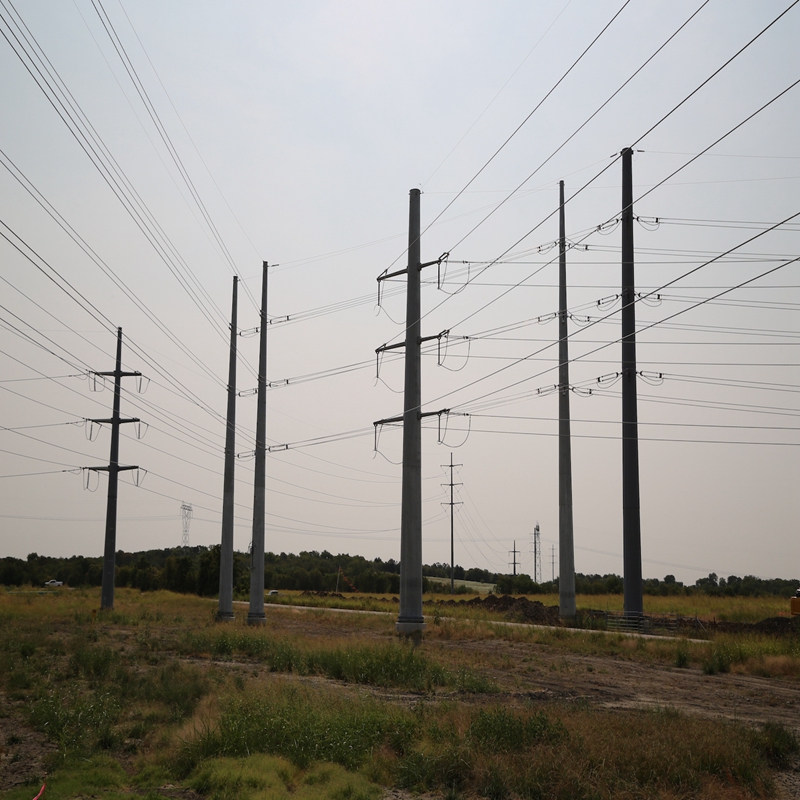 Tour de ligne de transmission d'énergie électrique