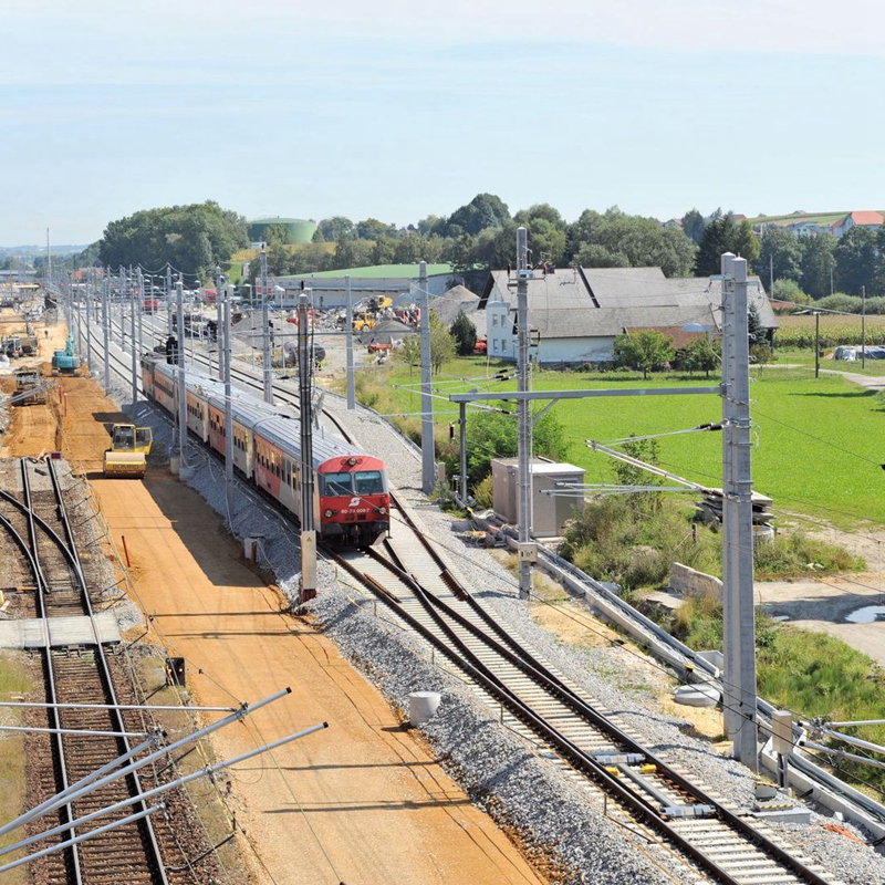 Caténaires ferroviaires et portails