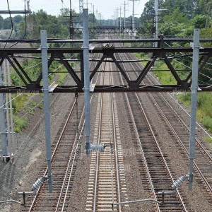 Caténaires ferroviaires et portails