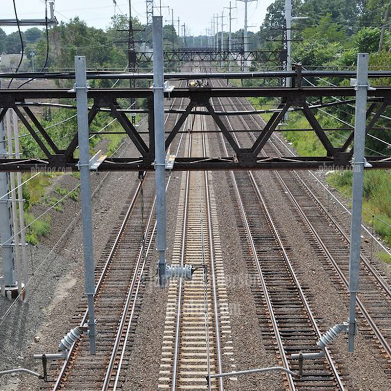 Caténaires ferroviaires et portails