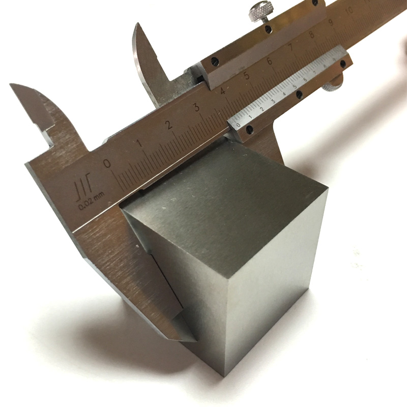Cube en tungstène pur