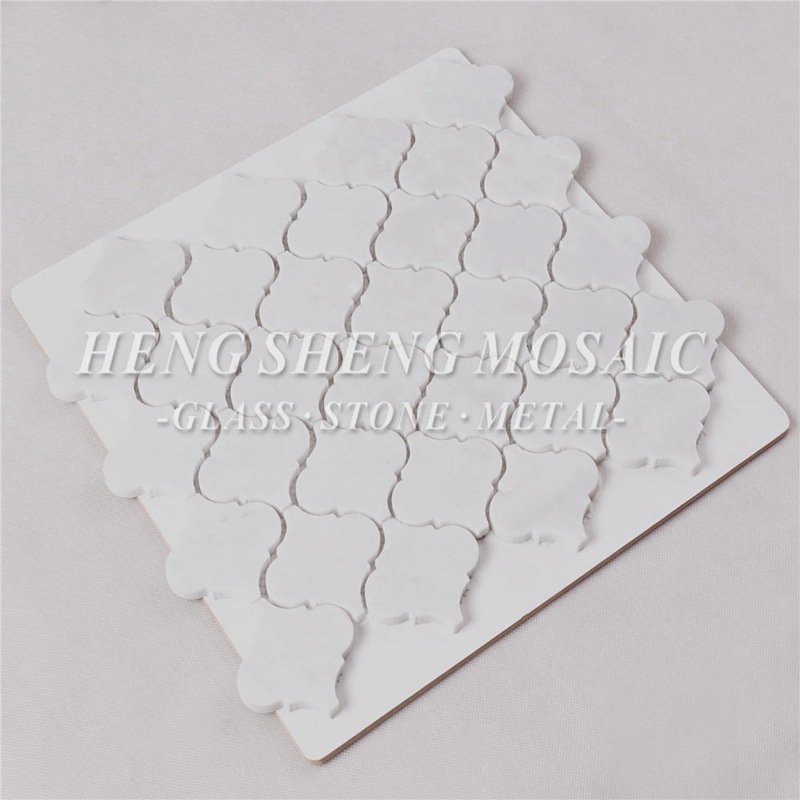 Carreaux de mosaïque en forme de lanterne en forme de lanterne hexagonale pour jet d'eau en pierre naturelle blanche HSC43 Carrara pour le dosseret de cuisine