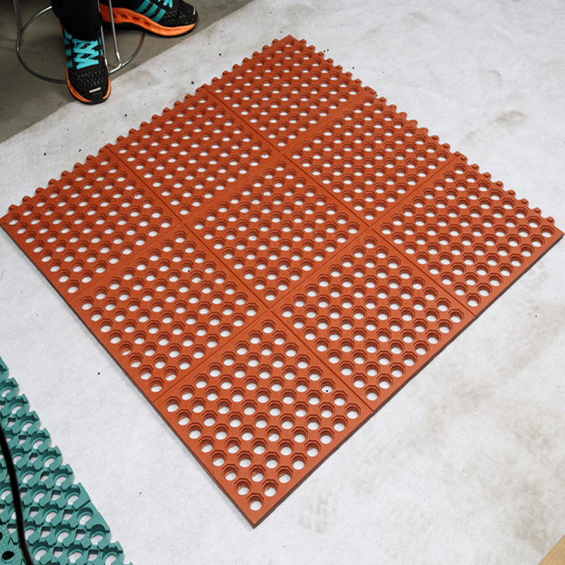 Tapis de sol en caoutchouc pour matelas à anneau de caoutchouc SBR résistant à la compression de haute qualité pour la protection de l'herbe