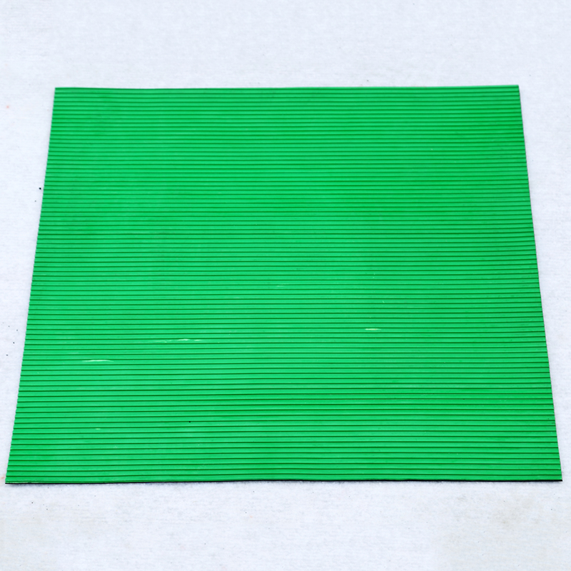 Tapis de sol en caoutchouc de feuille de caoutchouc côtelé de couleur vert anti-abrasif pour établi