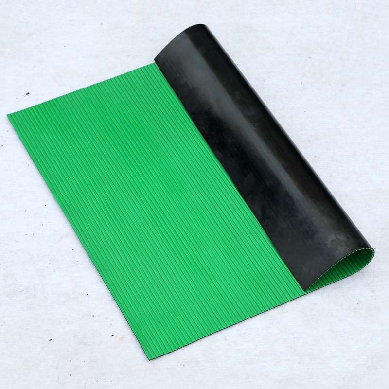 Feuille de caoutchouc NBR anti-fatigue de qualité industrielle Rouleau de feuille de caoutchouc d'insertion de tissu pour le passage