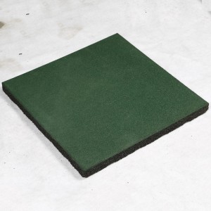 Le fabricant de la Chine résistant à l'usure SBR caoutchouc sport tapis de sol en caoutchouc pour le centre de Chindren