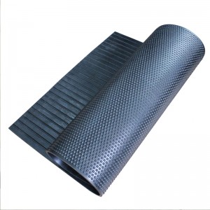 TAPIS DE VACHE EN CAOUTCHOUC