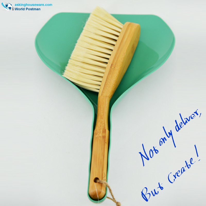 Akbrand Bamboo Handle Dustpan Brush dans Tiff. Couleur