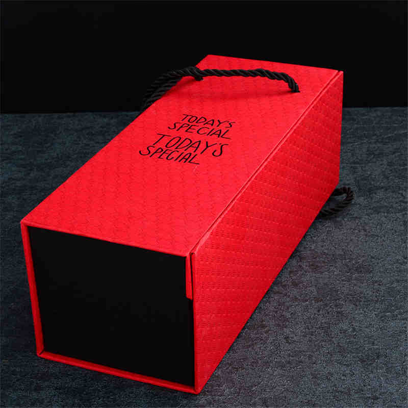 Emballage noir mat de carton de cadeau de luxe fait sur commande de carton
