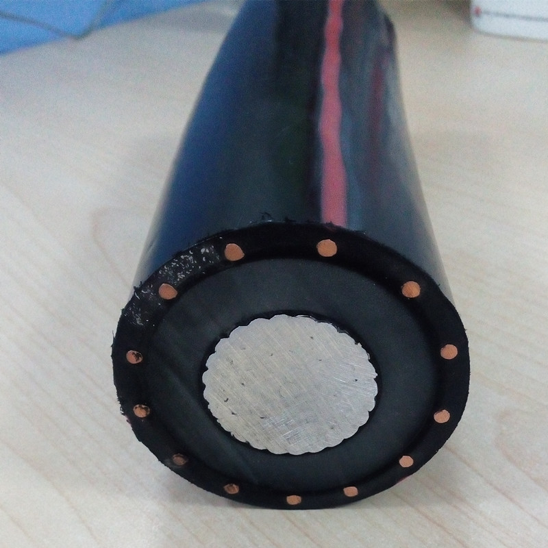 Câble d'alimentation isolé par XLPE de noyau de 22kv Xlpe Al / Cu avec le conducteur concentrique