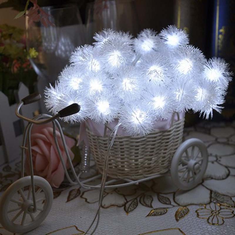 La corde de couleur de pompon de neige de LED de couleur allume des décorations pour Noël / vacances / mariage / fête