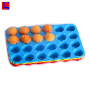 Moules à gâteaux de silicone de haute qualité produits par moulage par injection par une machine de moulage du caoutchouc