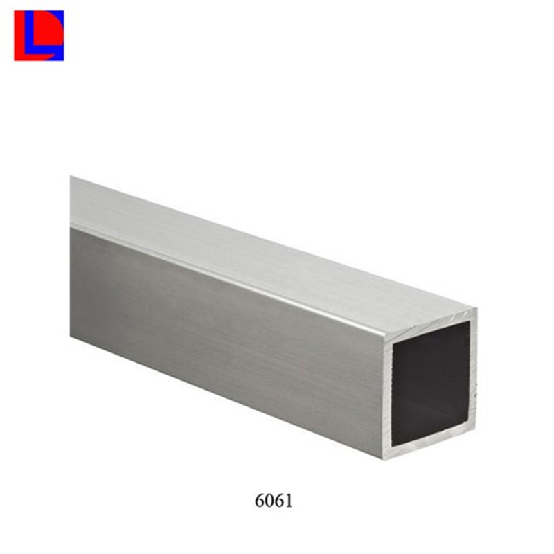 Tube en aluminium de forme carrée bien fait