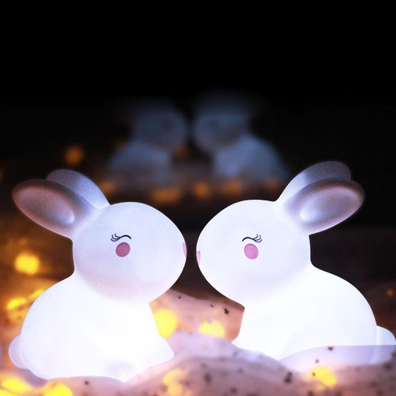 Tenir à l'écart de la colle petite nuit blanche lapin jouet décoration