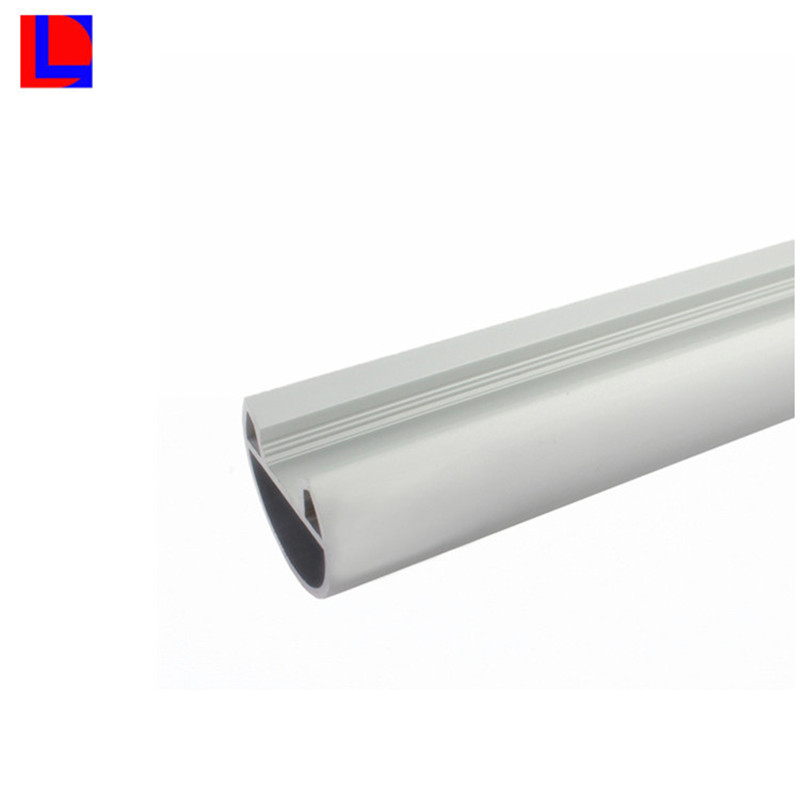 Profilé en aluminium de différentes formes de haute qualité avec couvercles en plastique