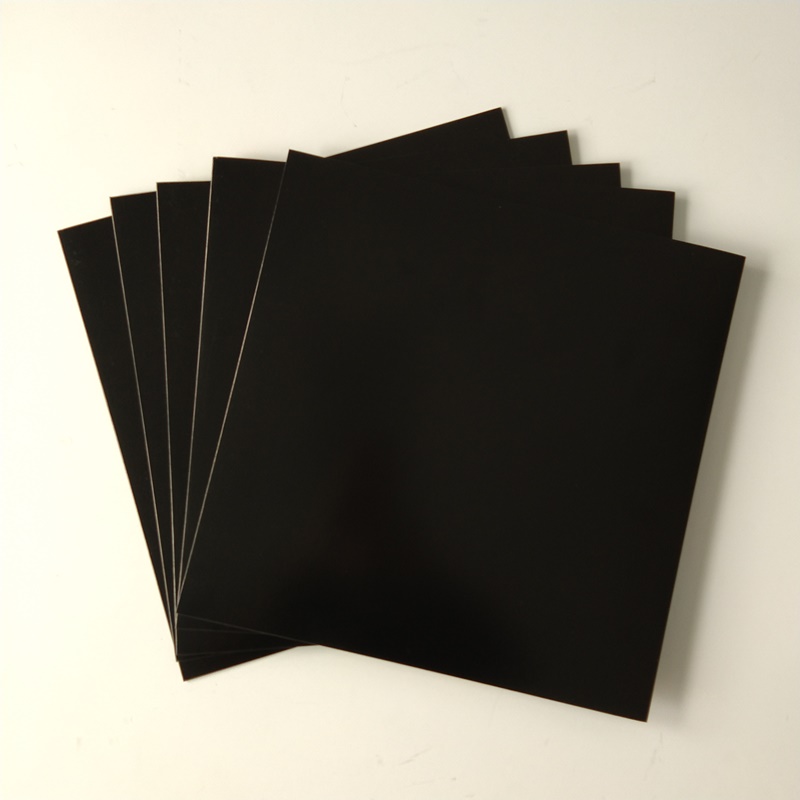 12 couvres-disques en carton de couleur noire avec trou
