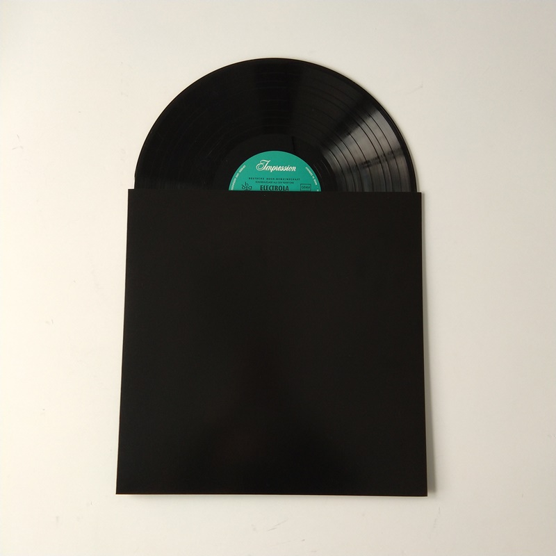 12 couvres-disques en carton de couleur noire avec trou