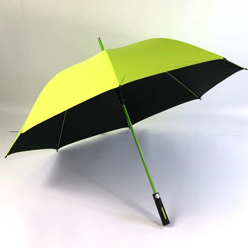 Cadre coloré fait sur commande de fibre de verre long manipulant le parapluie droit de golf de coupe-vent