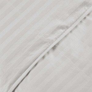 Couette 90% duvet de canard blanc avec tissu rayé damassé de 1 cm