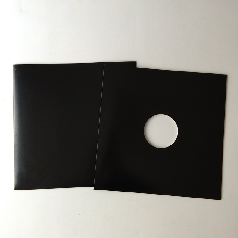 12 couvres-disques en carton de couleur noire avec trou