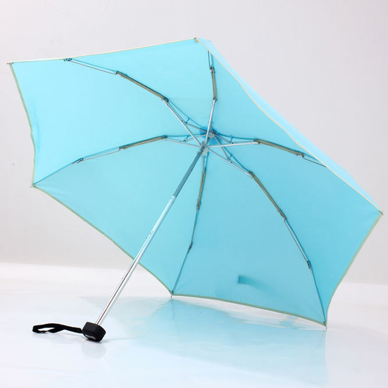 mini parapluie bleu pour sac