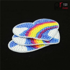Patch de paillettes en forme de coeur arc en ciel