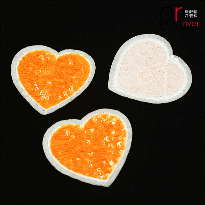 Patch de paillettes en forme de coeur orange