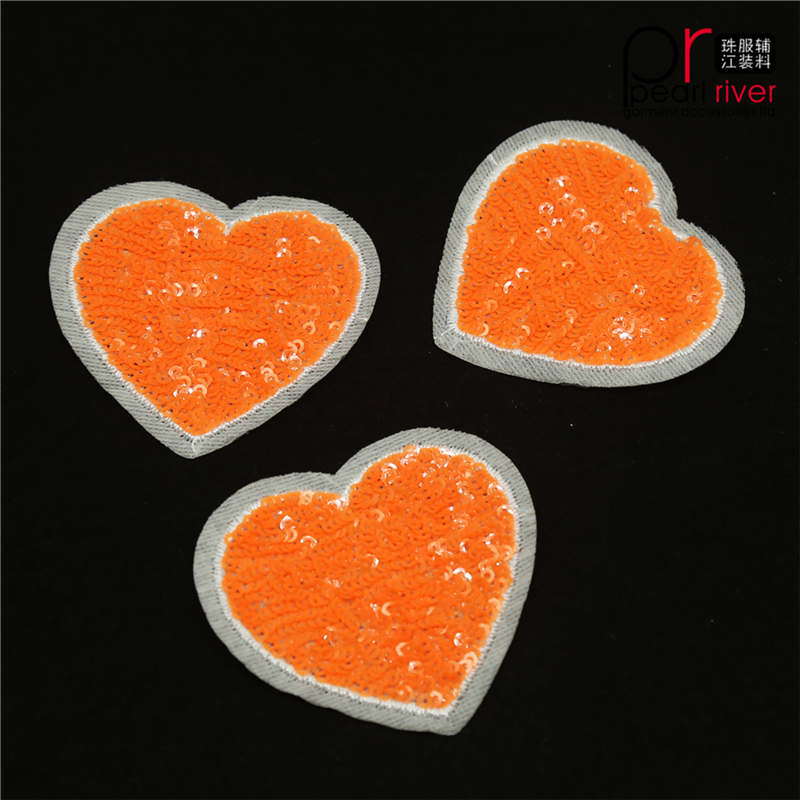 Patch de paillettes en forme de coeur orange