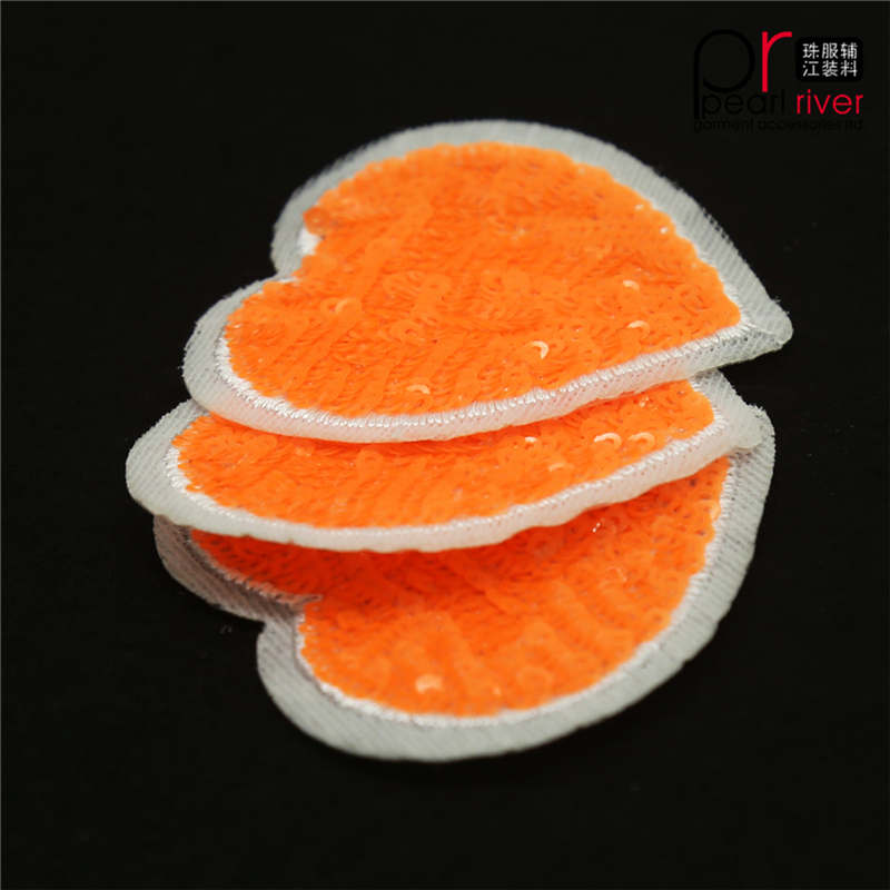 Patch de paillettes en forme de coeur orange