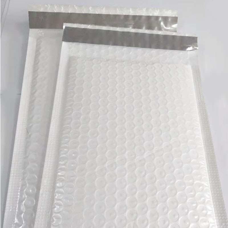 Enveloppe blanche de sac à bulles d'enveloppe de PE de courrier blanc en gros autocollant