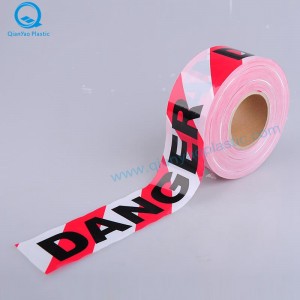 DANGER / DANGER N'ENTREZ PAS sur du ruban Barrirer rouge / blanc; Rouge / blanc avec ruban adhésif