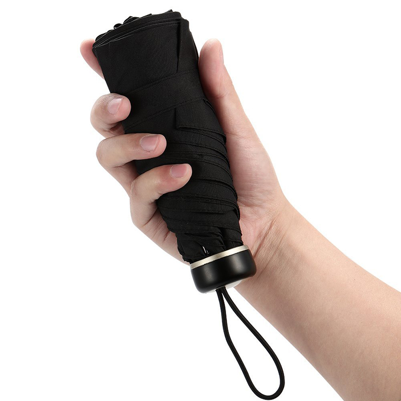 Parapluie de poche noir en tissu éponge noir avec poignée en plastique