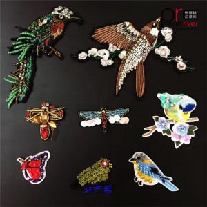 Dernière pièce brodée d'animaux et de fleurs