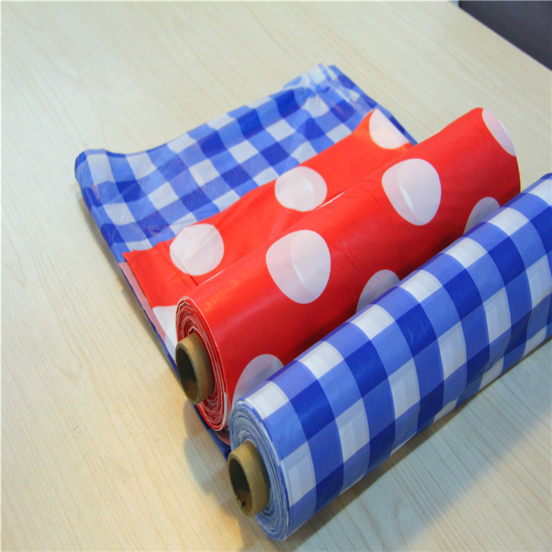 Nappe imprimée jetable en pvc avec rouleaux non tissés