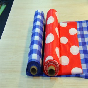 Nappe imprimée jetable en pvc avec rouleaux non tissés