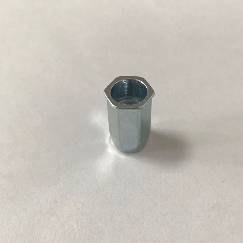 écrou à rivet