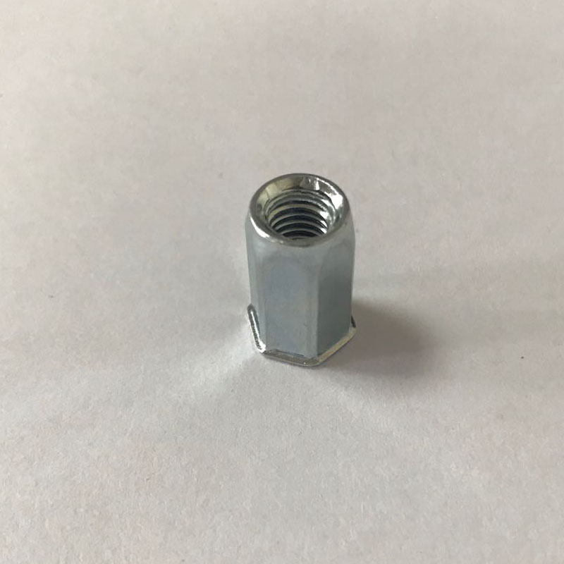 écrou à rivet