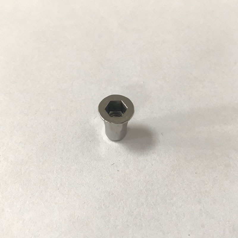 écrou rivet tête plate
