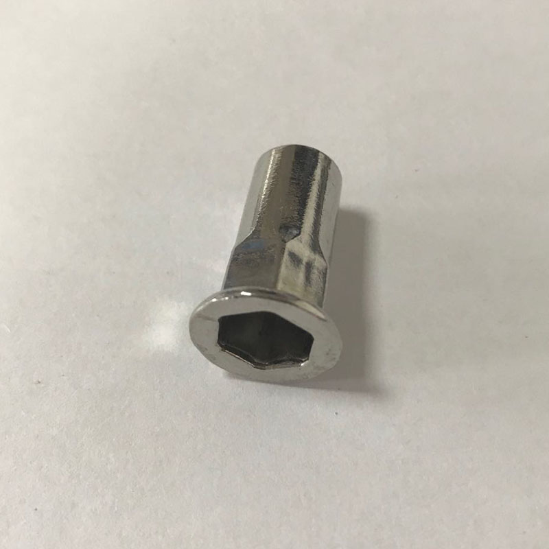 écrou à rivet extrémité fermée