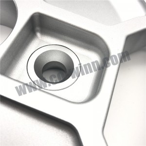 Le forge \/ commande numérique par ordinateur usinant les pièces de rechange en aluminium de pièces d'auto de centre en aluminium de jante de roue