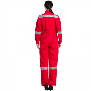 Les vêtements de travail doivent être personnalisés et non achetés