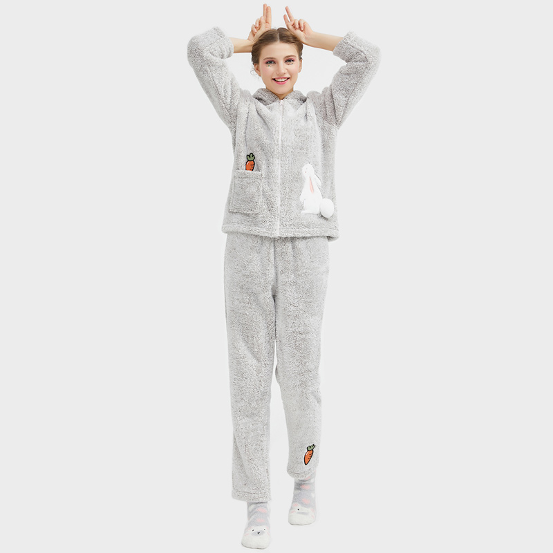 Ensemble de pyjama à capuchon brodé cationique pour femmes