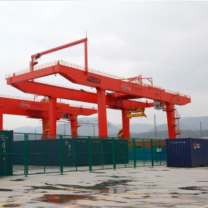 Grue à portique pour conteneurs sur rail (RMG)