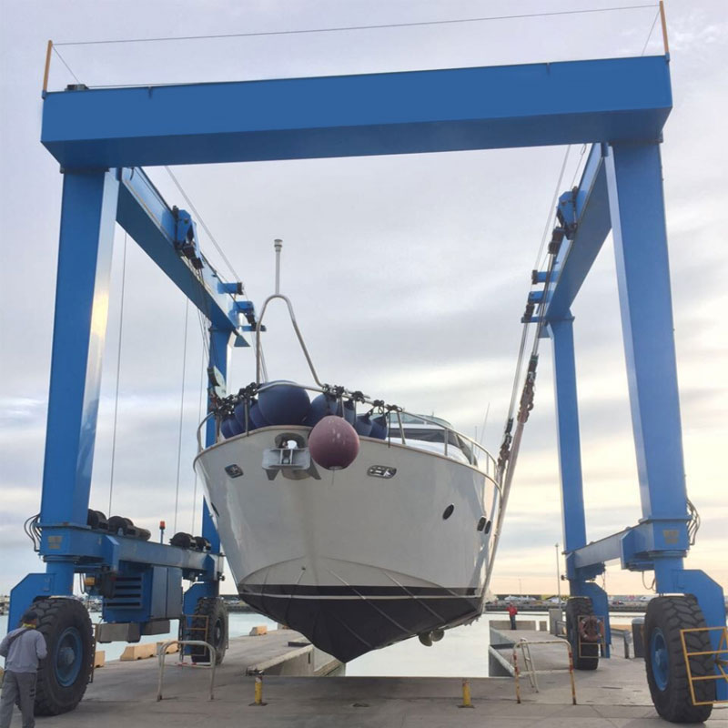 Grue de manutention de bateaux et de yachts