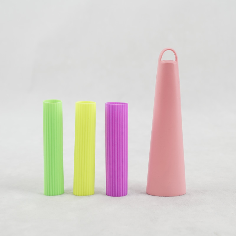 Couvercle et pièce en silicone