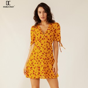 Robe imprimée à fleurs avec décolleté occasionnel