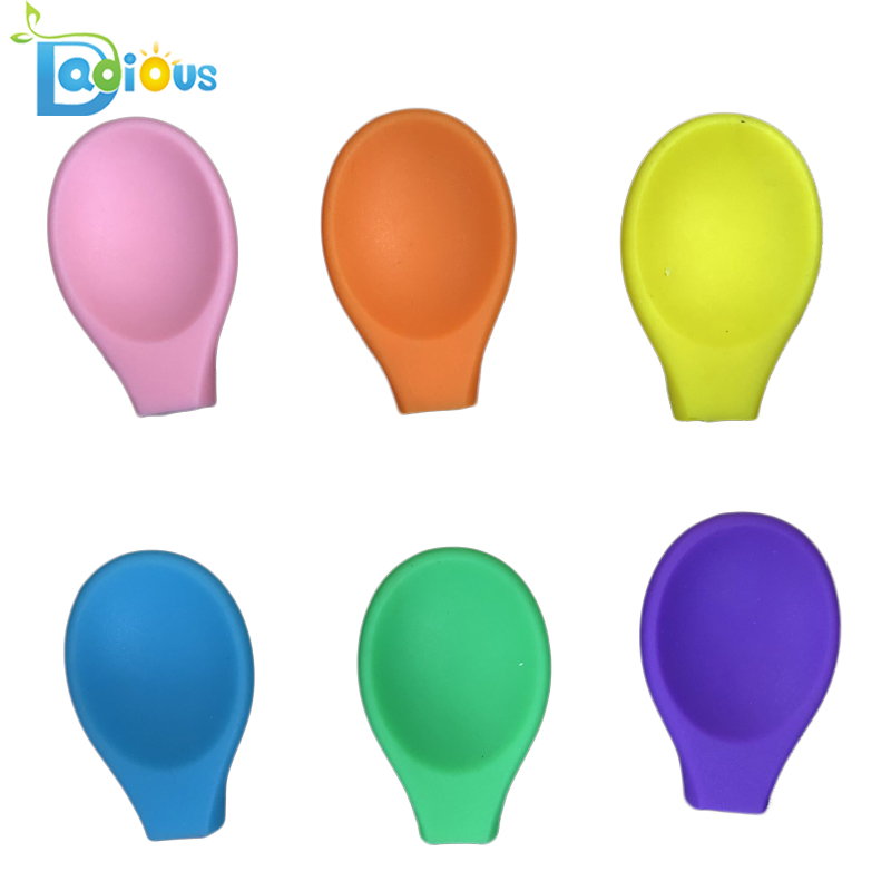 Tête de Silicone Sans Cuivre Bambou Sans BPA Approuvé par la FDA Pointe Douce Bébé Cuillères OEM Silicone Partie pour Cuillère En Bambou