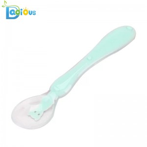 Nouvelles idées de produits Cuillères pour bébés à bouts souples Cuillère sans silicone sans BPA Cuillères pour bébés en silicone de qualité alimentaire