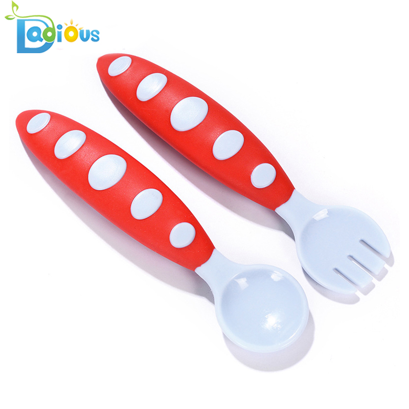 Cuillères de bébé ustensiles de bébé de haute qualité facile à transporter en plastique Première cuillère et fourchette pour le dîner